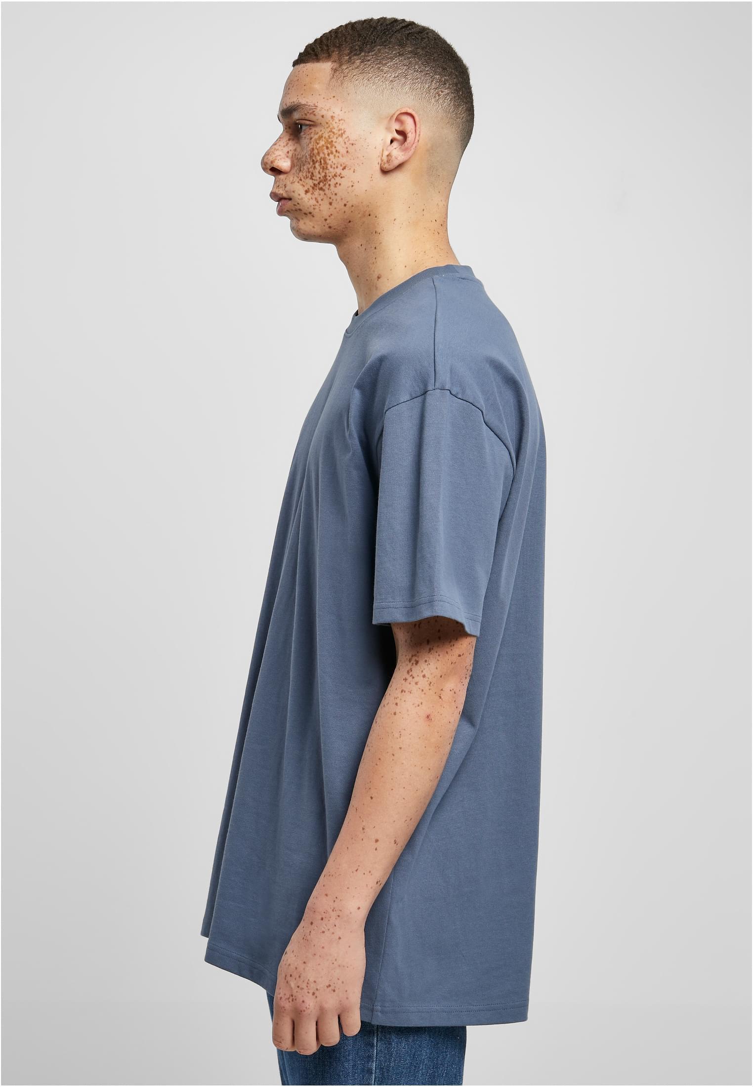 Build Your Brand Heavy Oversized T-Shirt – Vintage Blue – on model 2